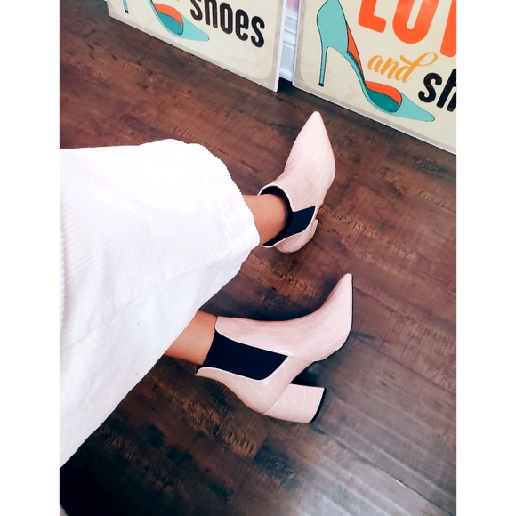 🚨END OF SUMMER SALE// Nude Croco print bootie - Picture 6 of 8